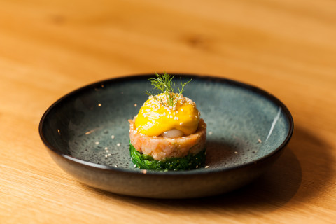 Salmon-prawn tartar, mango, wakame, sesame