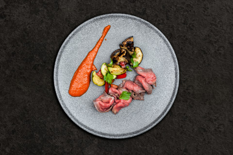 Pečený roastbeef s grilovanou zeleninou