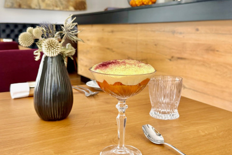 Meruňky, angrešt, heřmánek, granola, meruňkový sorbet