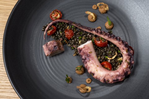 Chobotnice, Beluga čočka, slanina, lilek